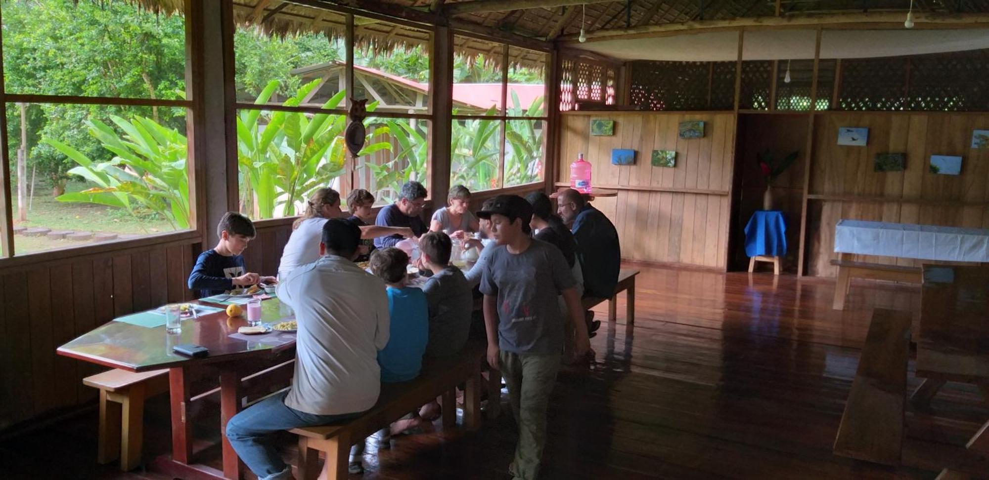 Tres Chimbadas Lake Lodge Tambopata Exterior photo