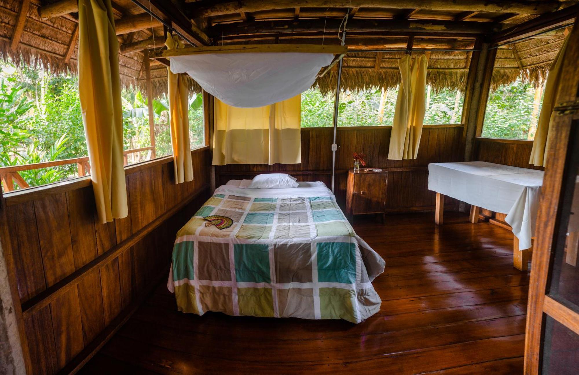 Tres Chimbadas Lake Lodge Tambopata Exterior photo