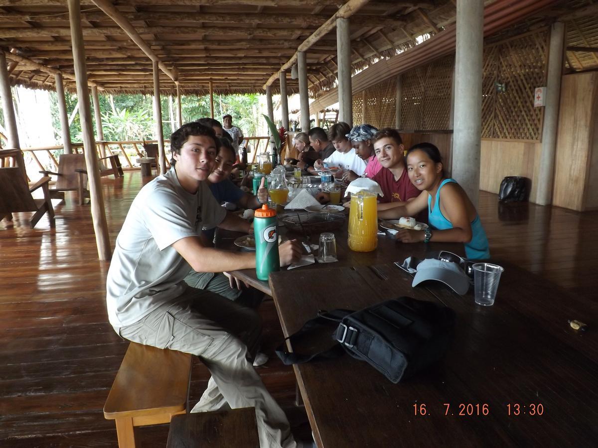 Tres Chimbadas Lake Lodge Tambopata Exterior photo